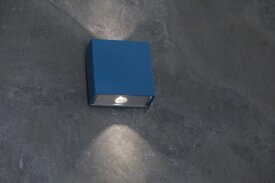 Klint 02 | flache Außenwandleuchte mit hinterleuchtetem Kreis Roger Pradier